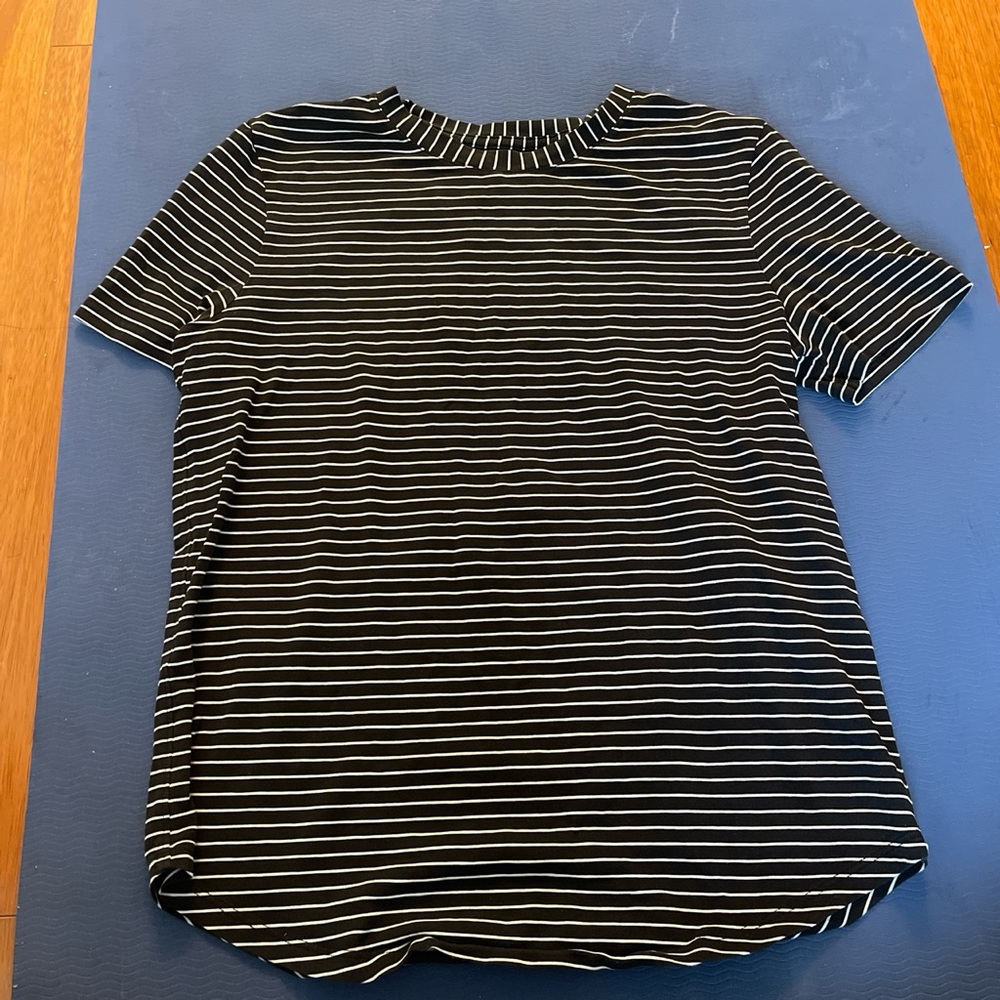 Lululemon lovecrew neck tshirt size 4